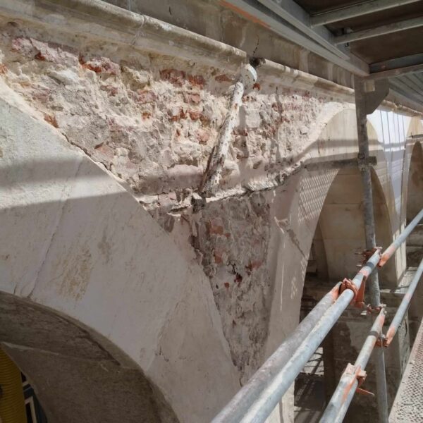 Mosteiro de Alcobaça - Conservação da Fachada Poente e da Fachada Norte Rebocada