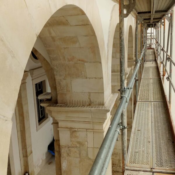 Mosteiro de Alcobaça - Conservação da Fachada Poente e da Fachada Norte Rebocada